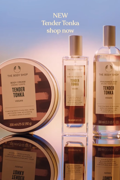 La NUEVA línea de verano Tender Tonka ha llegado para envolverte. Cálida, especiada y con un toque dulce que deja huella. Orquídea de vainilla, tonka y ante suave… elegancia que se nota y permanece.
