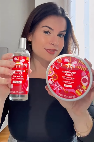 ¿Te encanta oler bien?  Entonces esta edición limitada Cranberry Crush es para ti Dulce, jugosa y perfecta para armar el regalo ideal para ti o para quienes más quieres 