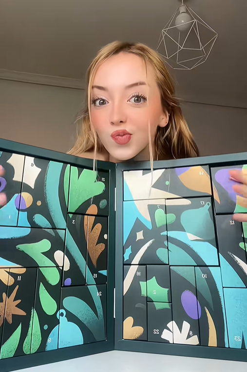 La cuenta atrás con más mimos ✨ Es el Calendario de Adviento de The Body Shop, con cuidados diarios para celebrar cada día. Hazlo tuyo hoy haciendo clic en la cesta naranja de TikTok Shop