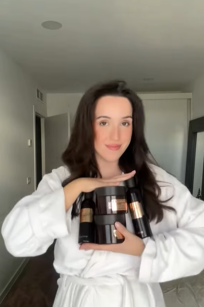 Hoy toca cuidarte como se cuida lo importante 💛 Un spa en casa, un respiro profundo y piel suave. Spa of the World™ desconecta del ruido y vuelve a ti✨