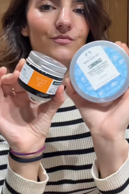 Desmaquillante de camomila para quitarlo TODO y crema hidratante de vitamina C para devolver la luminosidad a tu piel. ¿Te apuntas a este dúo? 💛