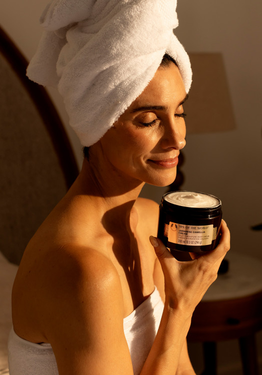 Spa of the World™ Crema Corporal de Camelia Japonesa 300 ml