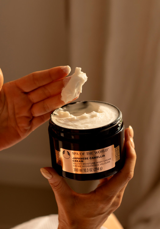 Spa of the World™ Crema Corporal de Camelia Japonesa 300 ml